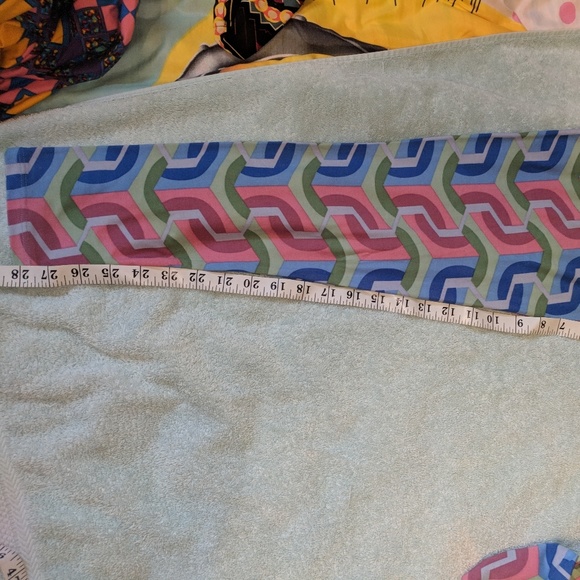 NWOT LULAROE GRAPHIC TALL & CURVY LEGGINGS - Picture 6 of 6
